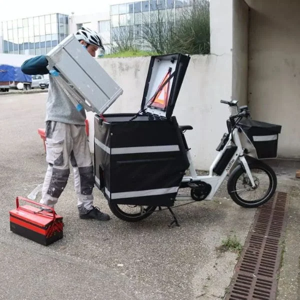 Un vélo cargo électrique pour les professionnels 