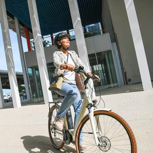 L'Ivog City Boost 6.1 est un vélo électrique confortable 