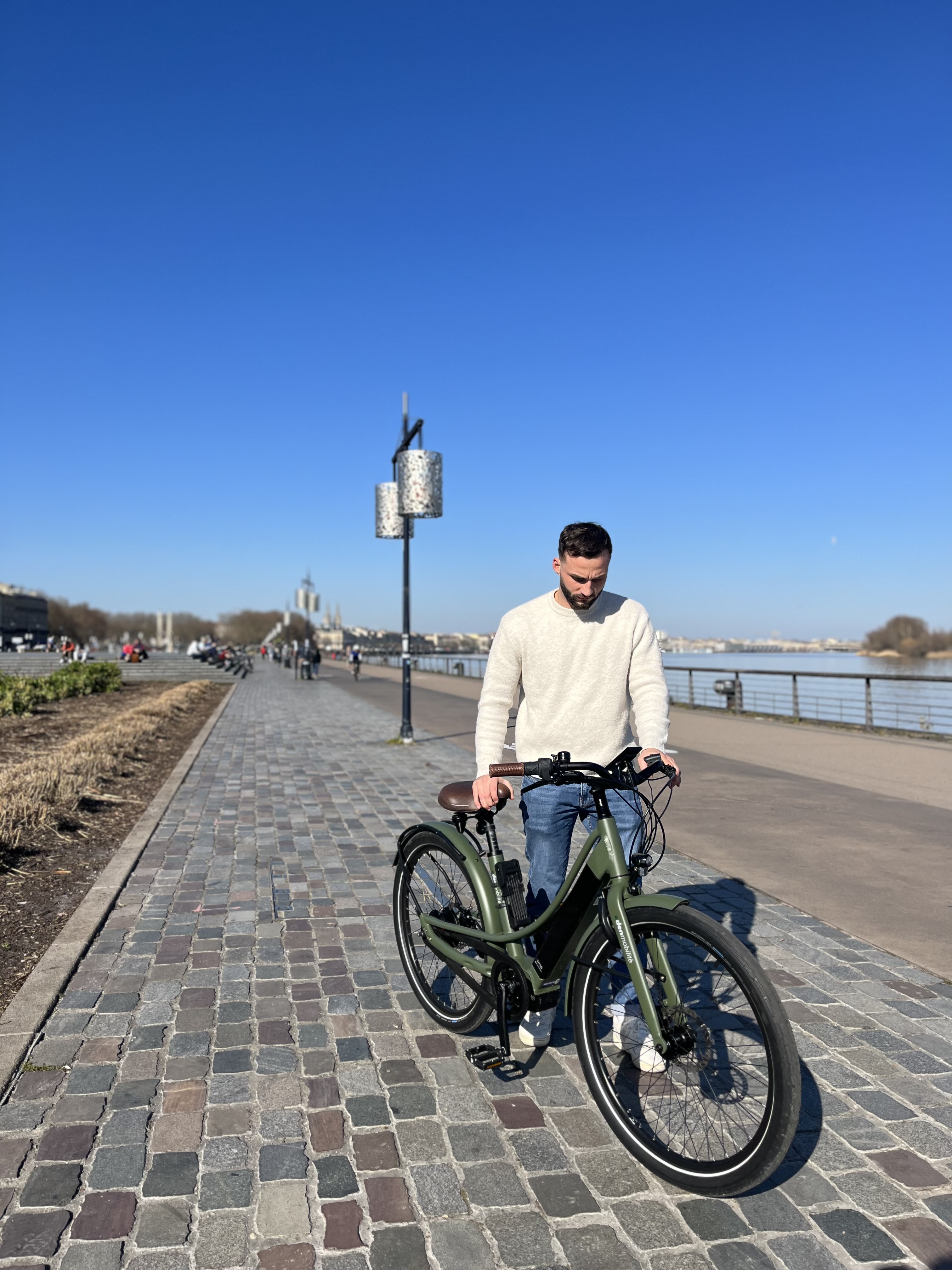 Quai de Bordeaux en vélo électrique