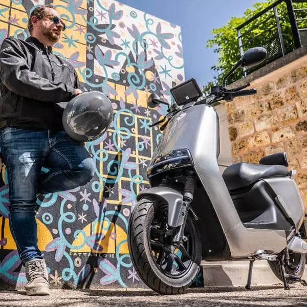 Un scooter Yadea sans permis avec un faible temps de charge