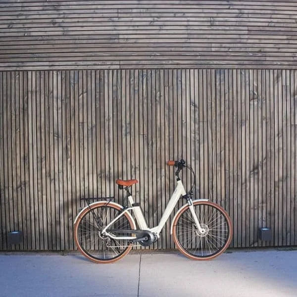 Un vélo électrique urbain élégant 