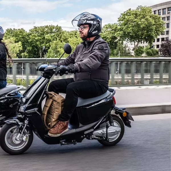 Le G5 pro est un scooter très confortable et sécurisé