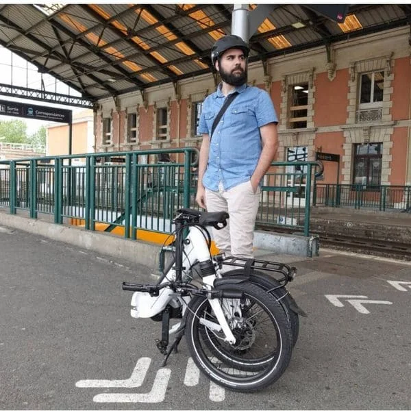 Un vélo pliant facile à transporter 