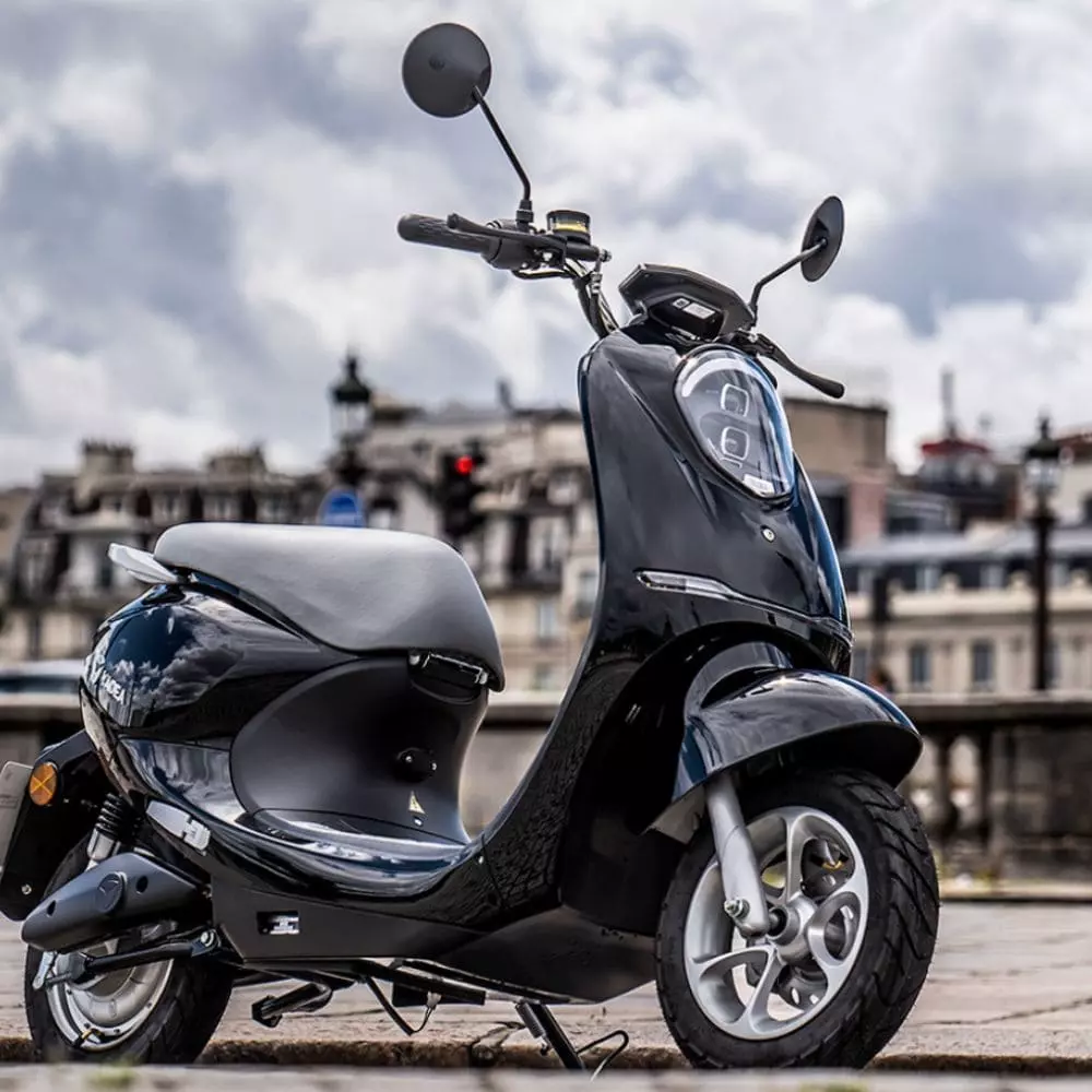 Scooter écologique et technologique