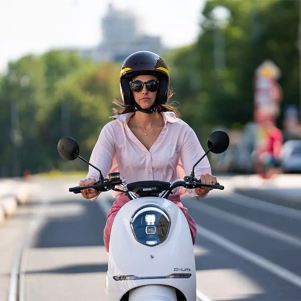 Un scooter sécurisant pour les trajets urbains